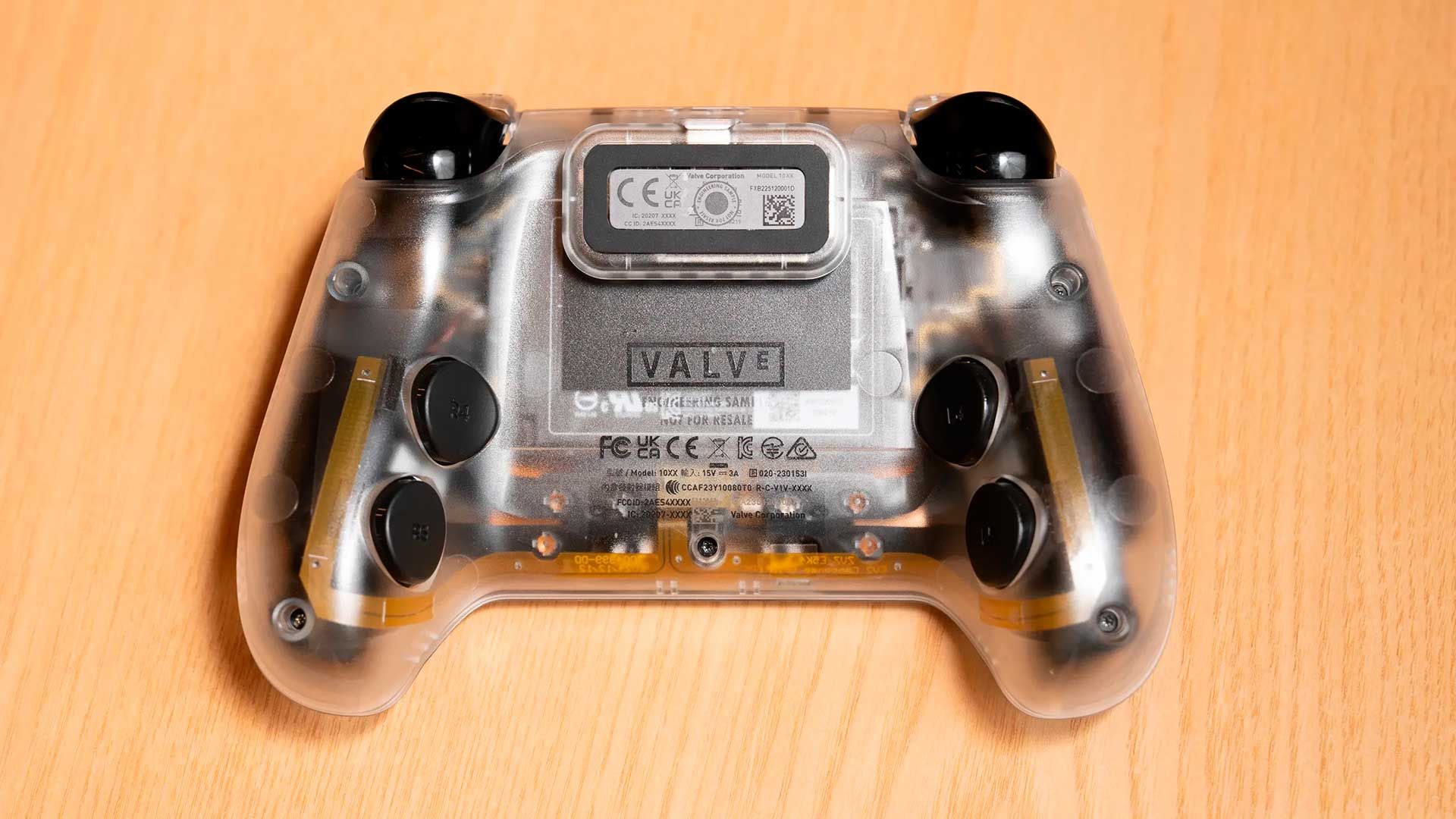 Фото Steam Controller снизу