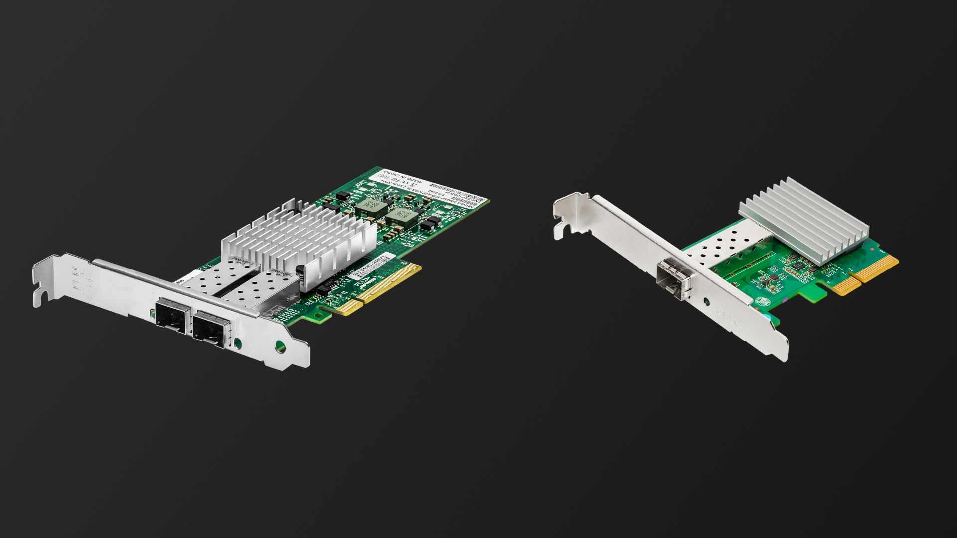 Сравнение серверной сетевой платы c интерфейсом SFP+ (слева) и потребительской с интерфейсом RJ45 (справа)