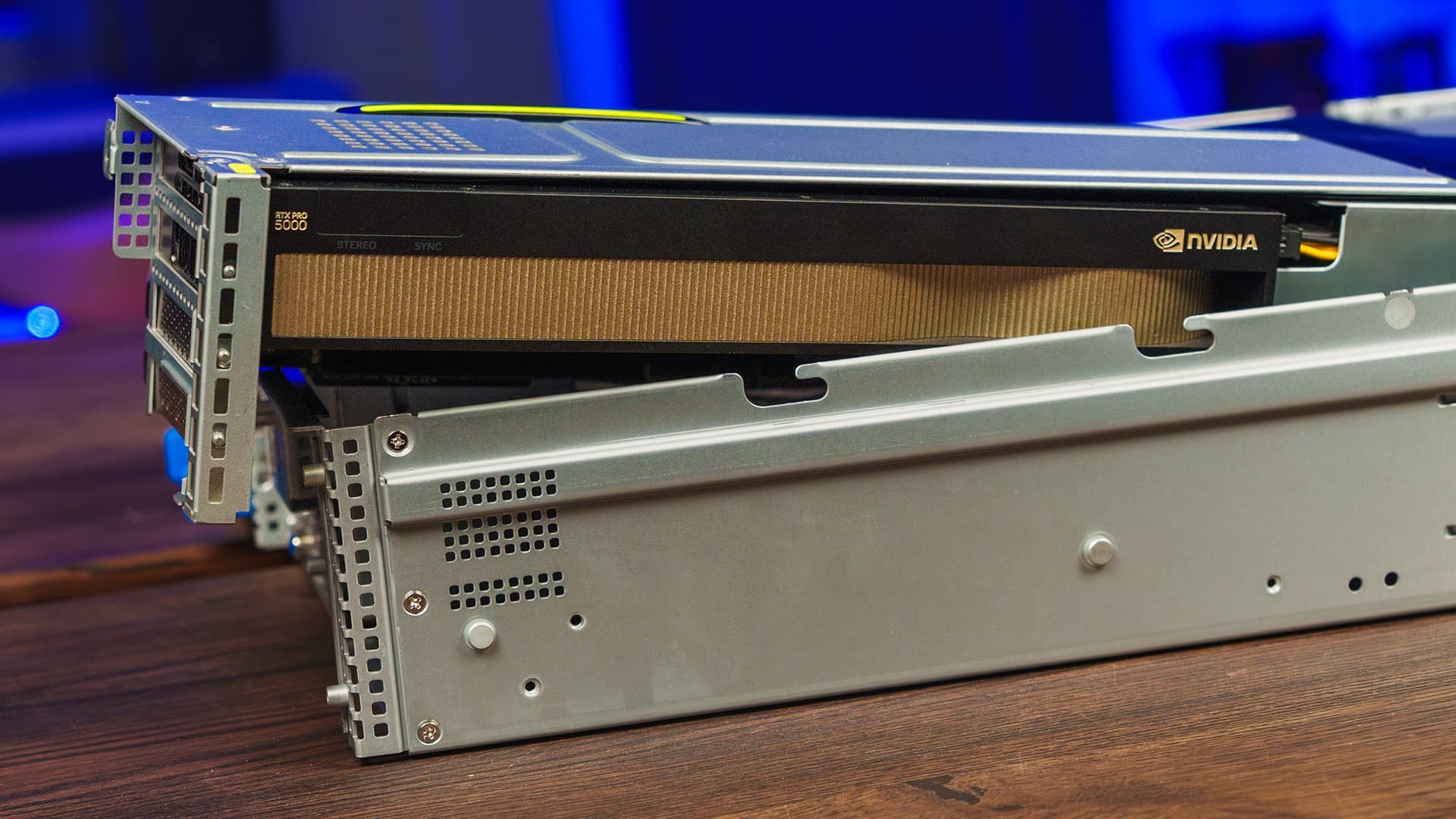 RTX PRO 5000 В серверной стойке