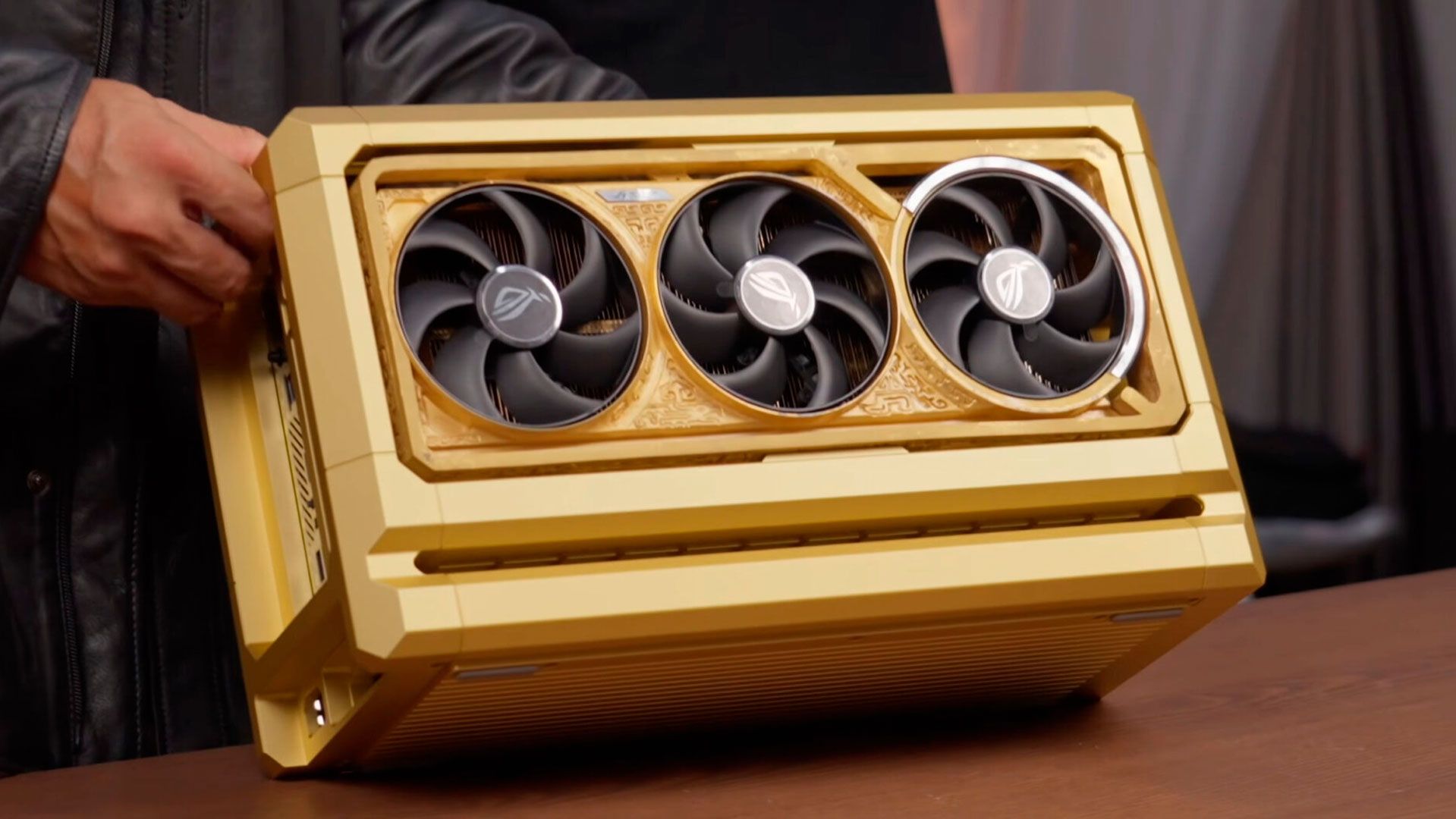 Удачная инвестиция: коллекционер заработал на золотой видеокарте четверть миллиона