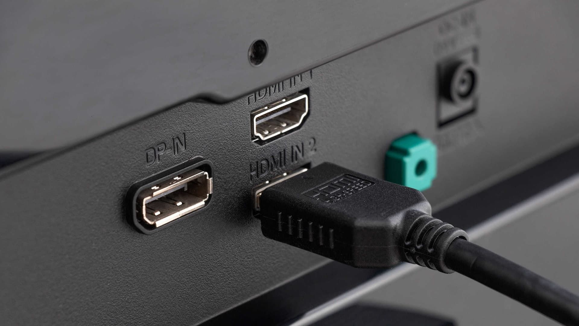 Подключенный HDMI кабель