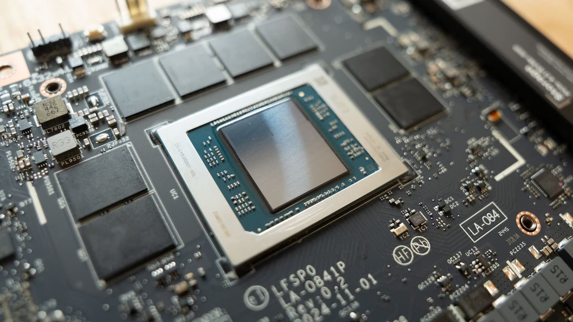 Ryzen AI Max+ 395 на Framework Desktop