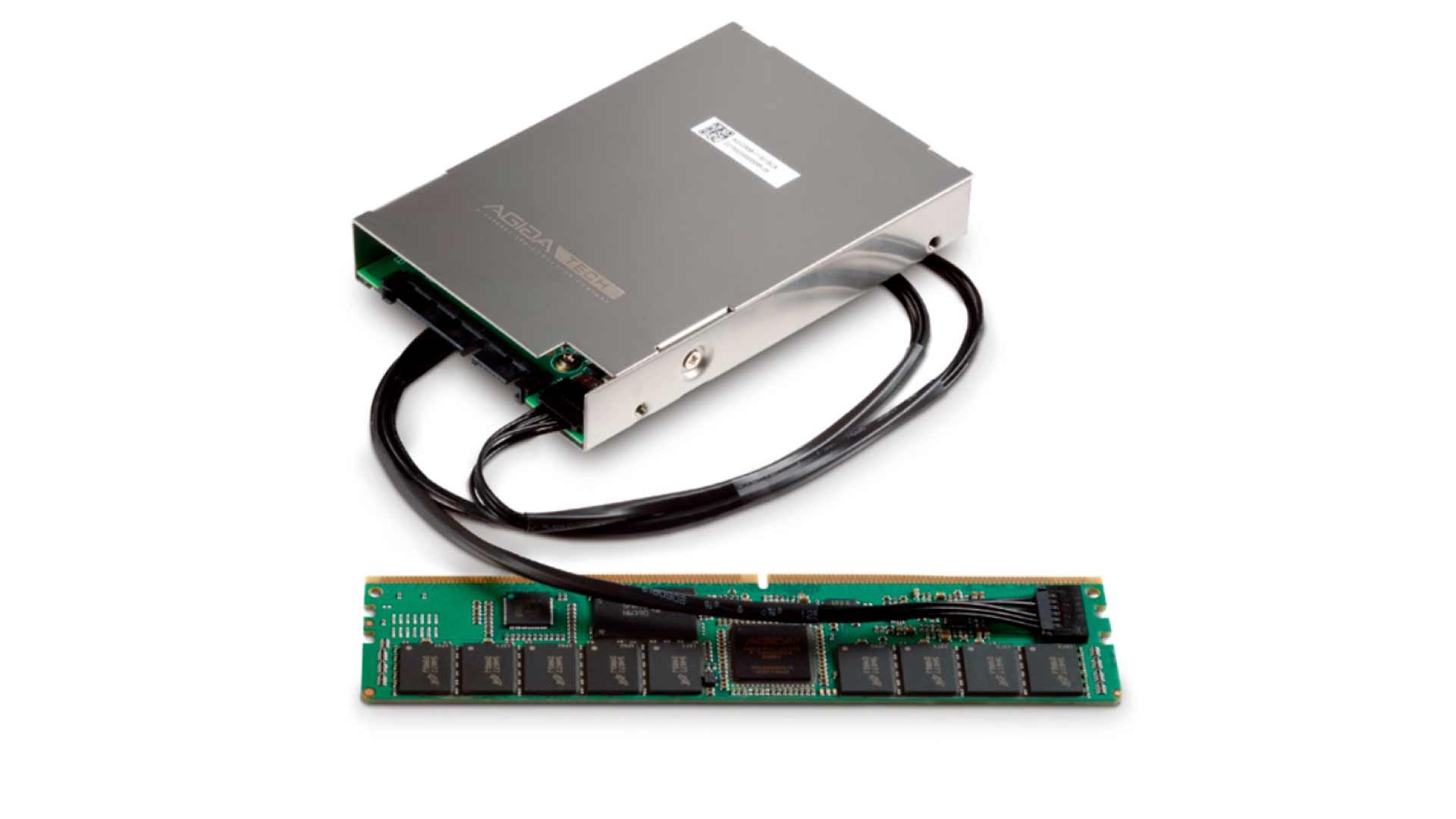 Суперконденсатор резервного питания, подключённый к модулю NVDIMM