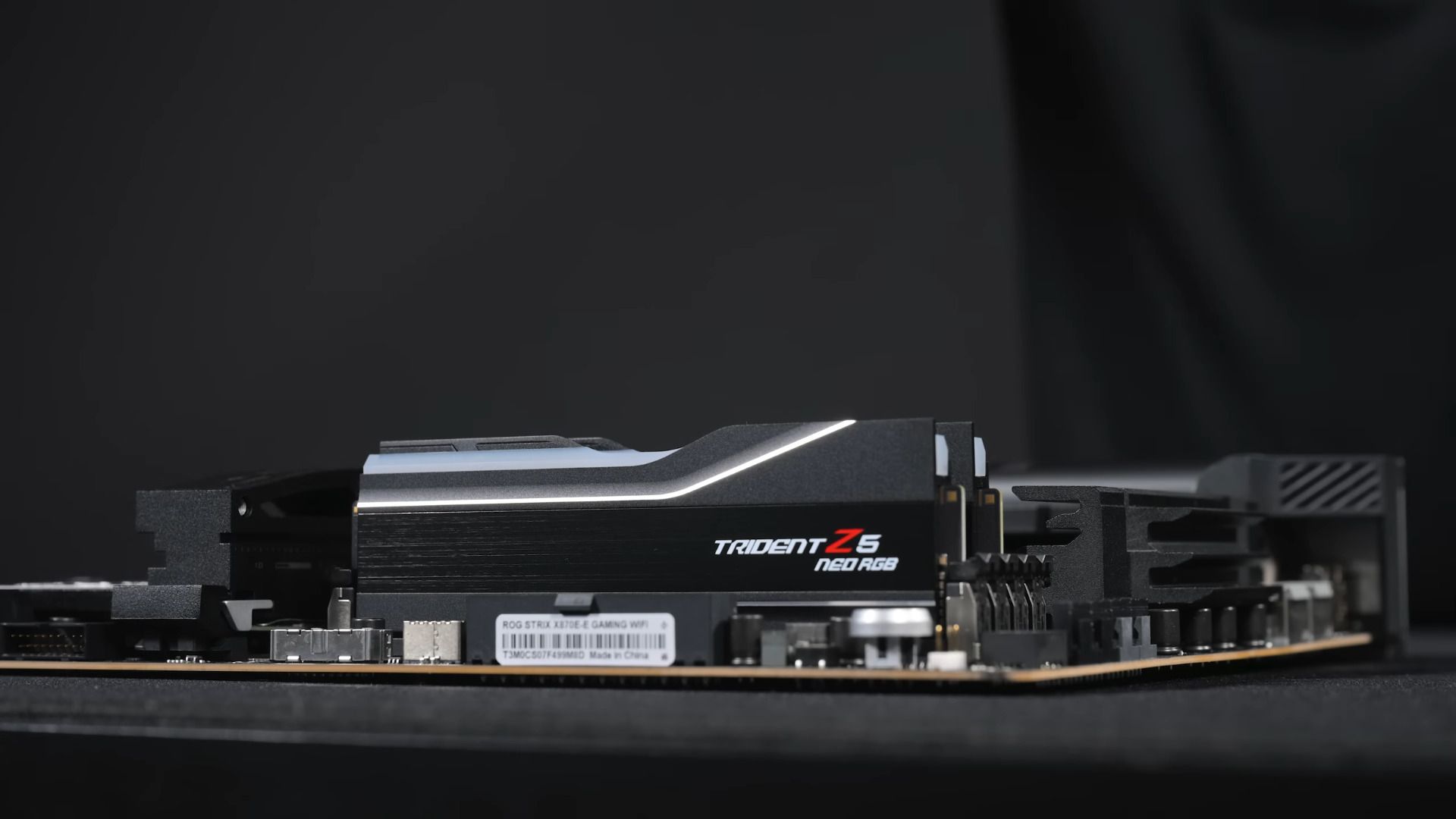 Платформа с модулями оперативной памяти G.Skill Trident Z5