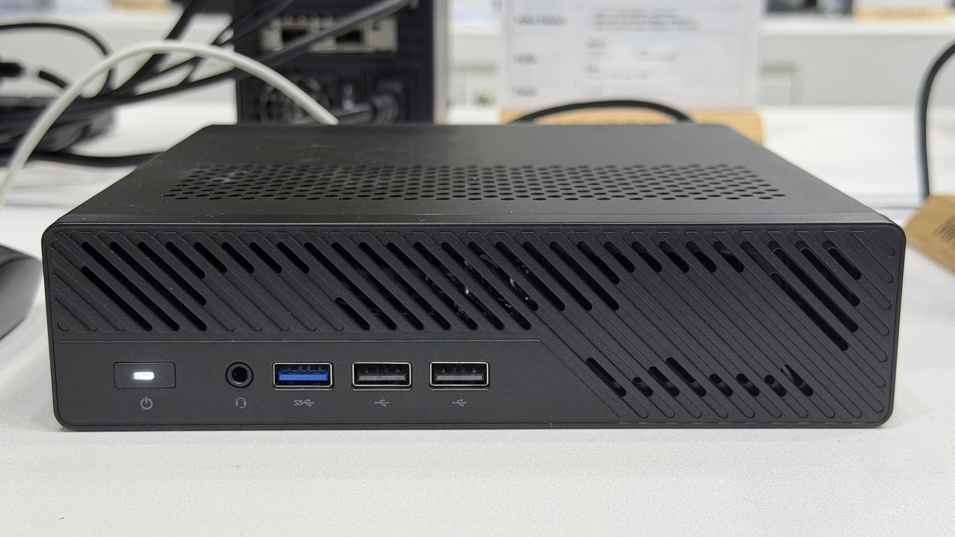 Minisforum MS-03: компактный узел под виртуализацию и ИИ