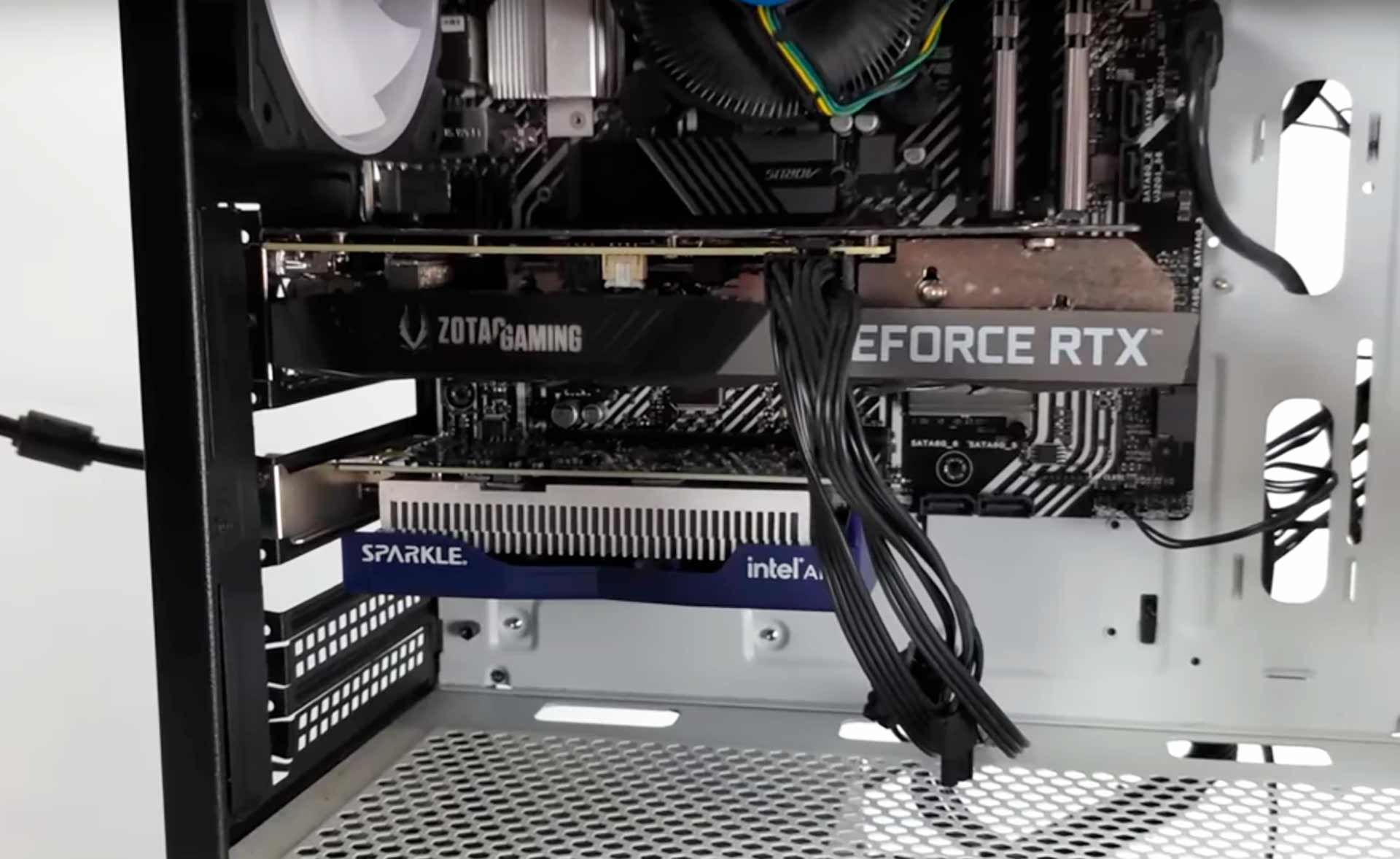 GeForce RTX для основного рендера и Intel Arc для генерации