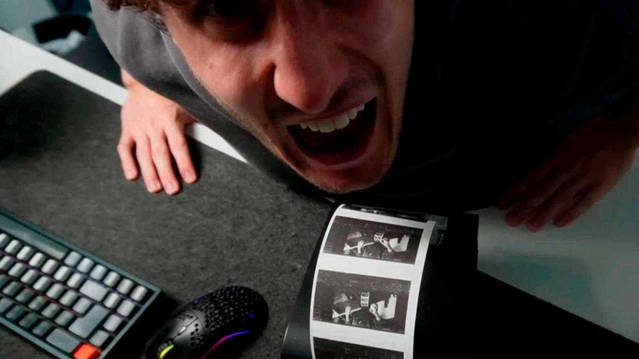 Ютубер сыграл в Minecraft с чековым принтером вместо монитора