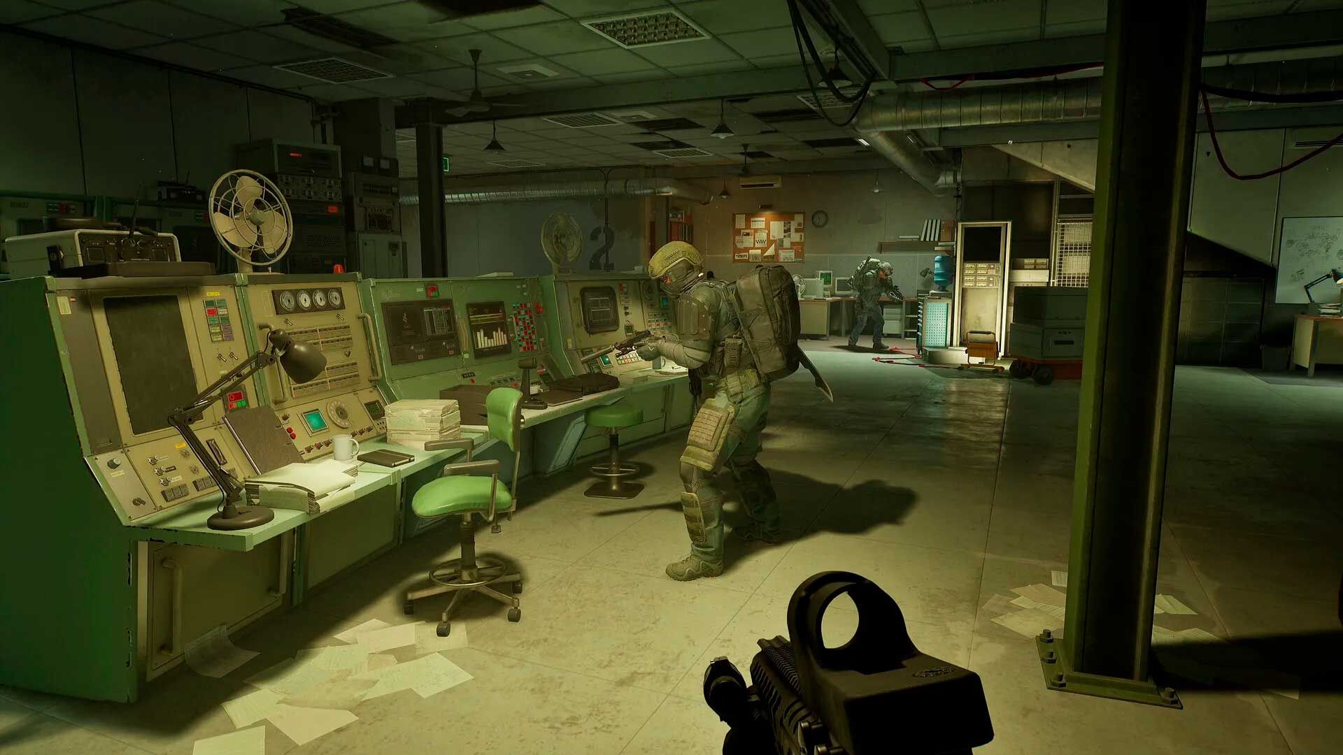 Скриншот из PUBG: Black Budget, где облутывают компьютер