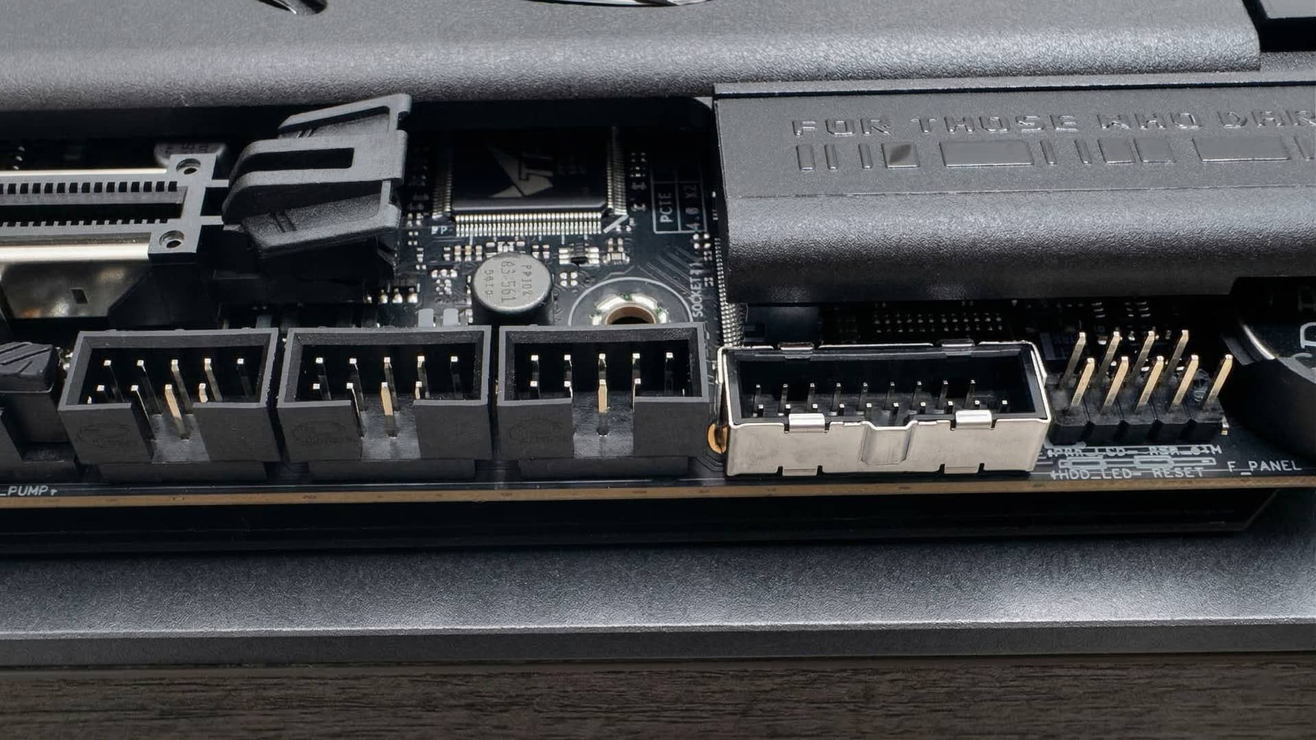 USB 3.0 and USB 2.0 Headers