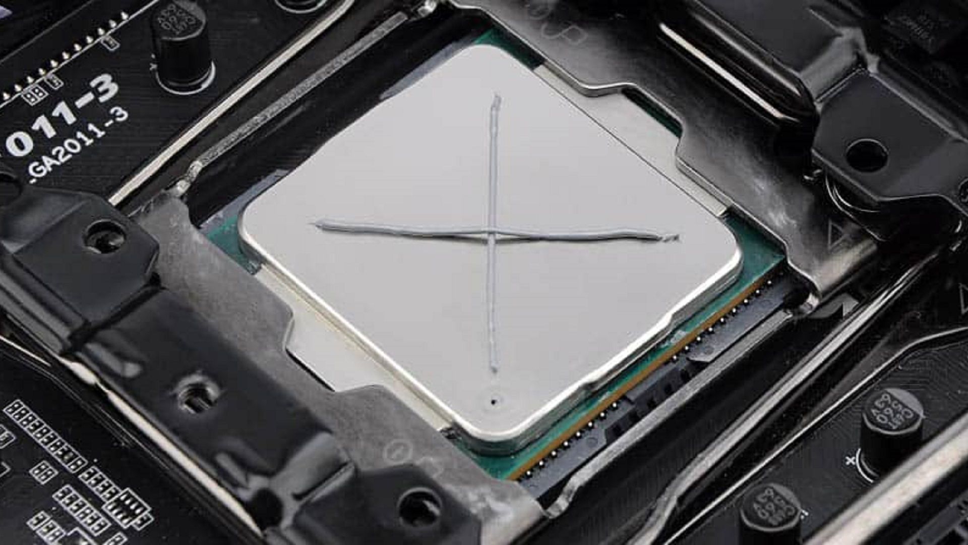 Пример нанесения термопасты крестиком