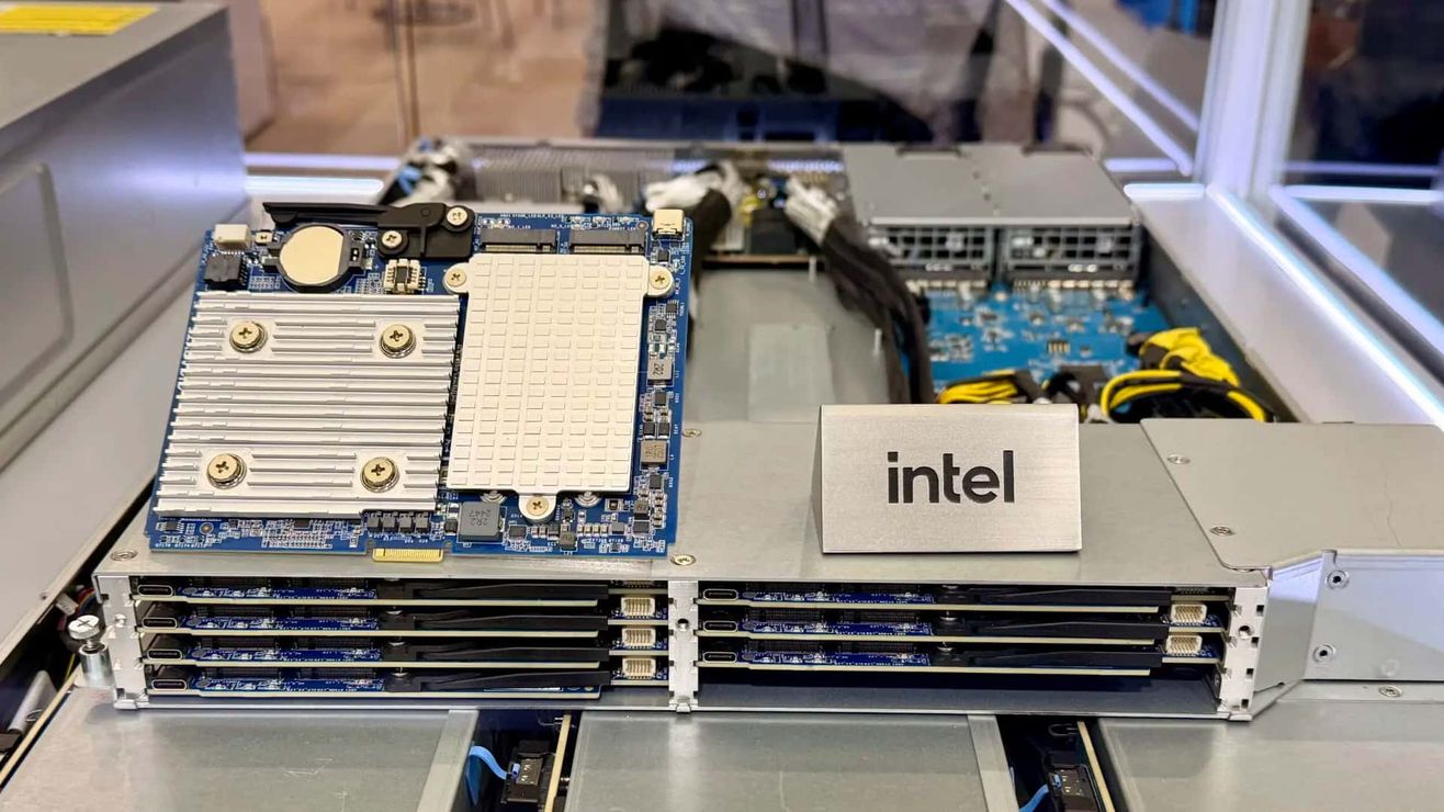 Gigabyte R1C7: 40 независимых узлов в одном 1U