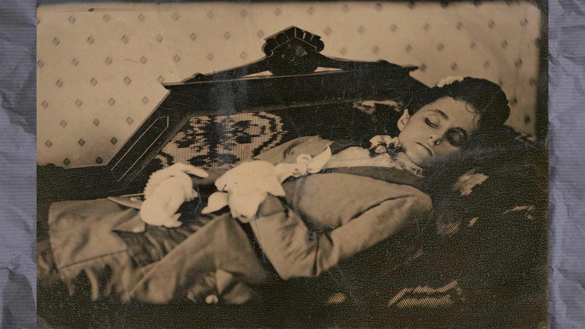 Молодая женщина пост-мортем (1860–1880 годы)